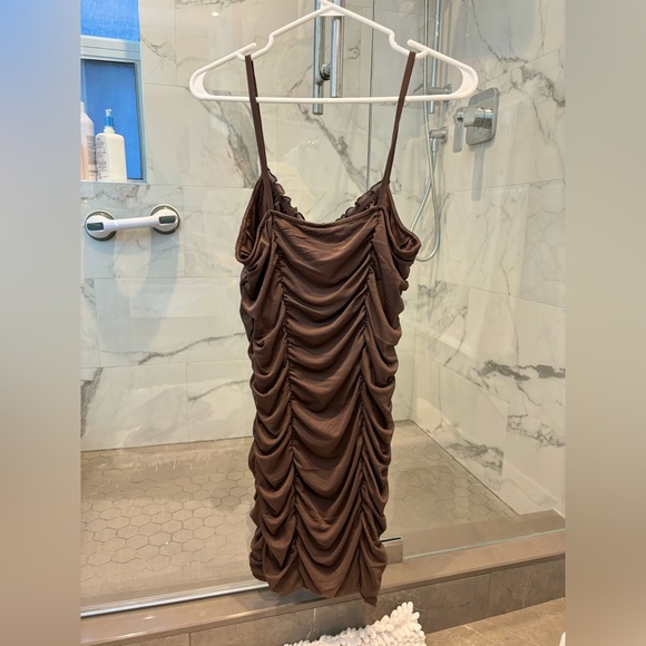 NWT H&M women’s ruched brown party / going out dress! NEW - Picture 5 of 5